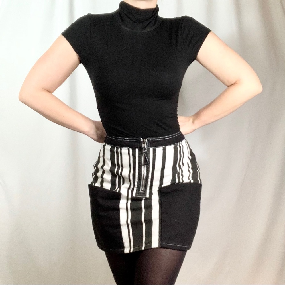 BDG (Urban Outfitters) B&W Mini Skirt w/pockets 🖤